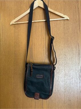 Duluth Trading Co Oil Cloth Sling Bag